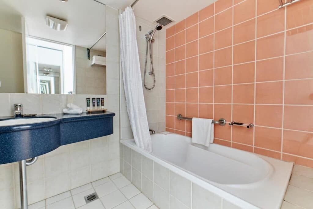 Novotel Cairns Oasis Resort Bathroom
