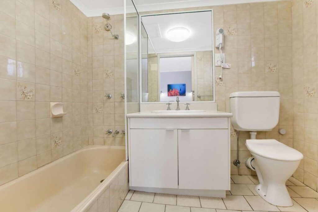 Comfort Inn Cairns City Bathroom