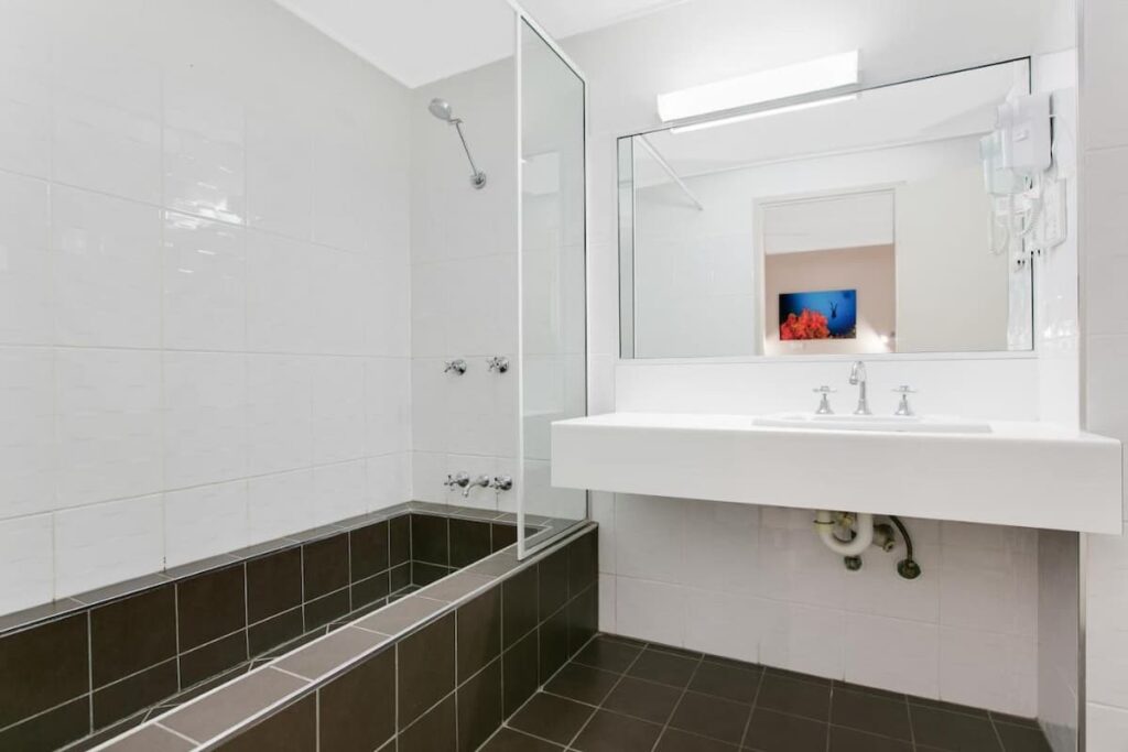 Comfort Inn Cairns City Powder Room