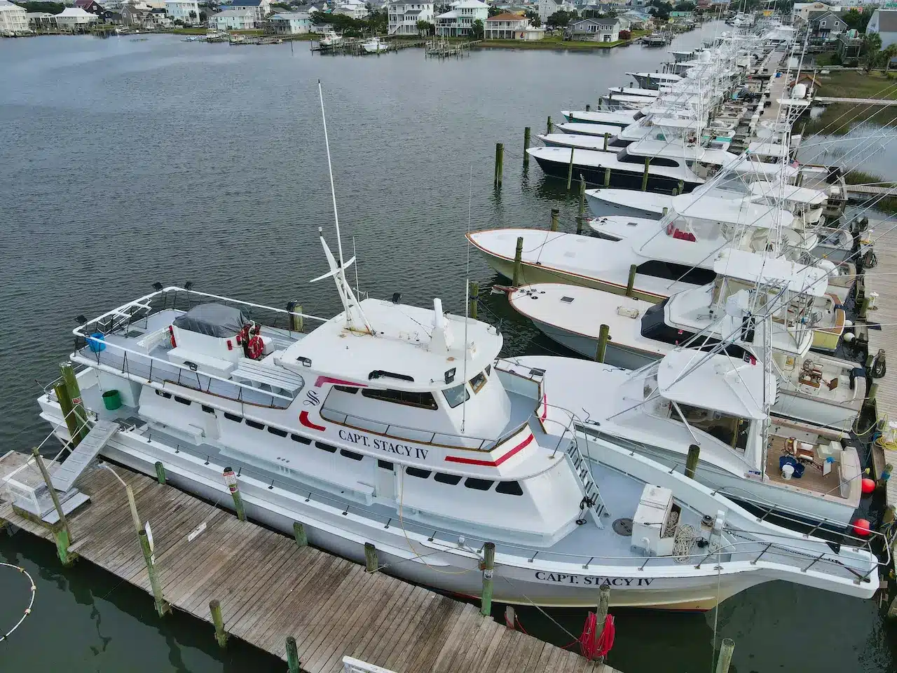 yacht charters airlie beach